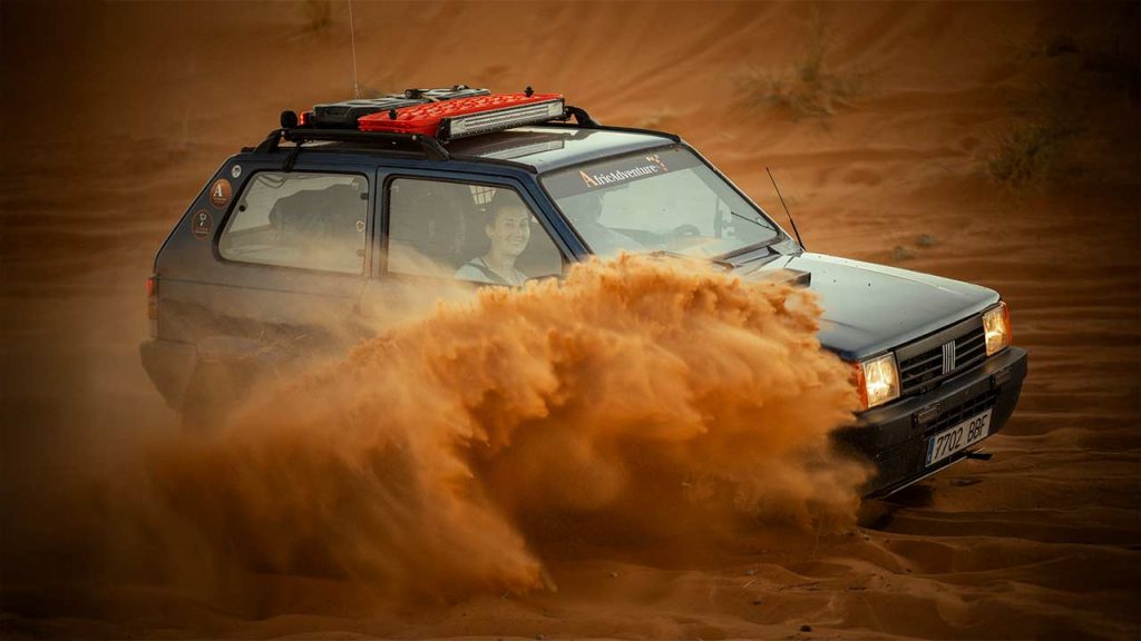 Panda 141 4x4 en raid en Marruecos Fiat Panda 141 4x4 en dunas del desierto Panda 141 preparado para raid AfricAdventure Panda Xperience Panda 4x4